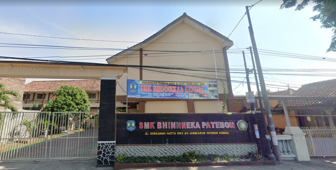 Tingkatkan Peluang Karier: Univ. STEKOM Gelar Sosialisasi dan Bimtek Toploker.com di SMK Bhinneka Patebon