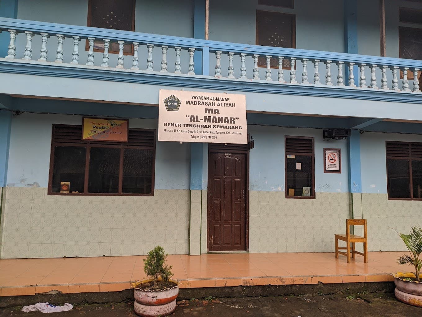 Langkah Menyala Masa Depan: Pemasangan X Banner, MMT, dan Poster PMB Univ. STEKOM di MA Al Manar Tengaran