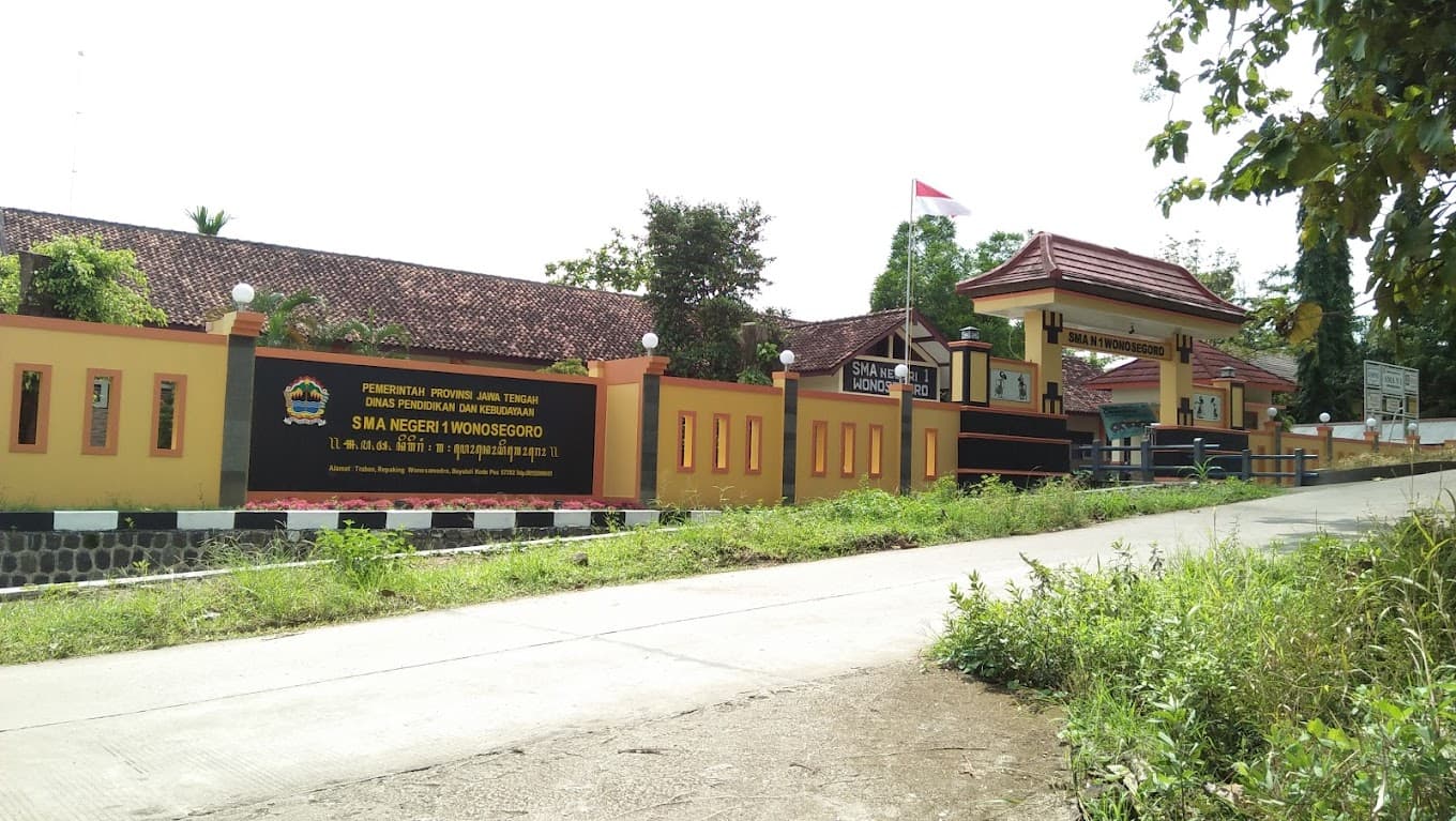 Tumbuhnya Kesadaran Penggunaan MMT: PMB Univ. STEKOM dan TopLoker.com Menggelar Sesi Pengantaran di SMAN 1 Wonosegoro
