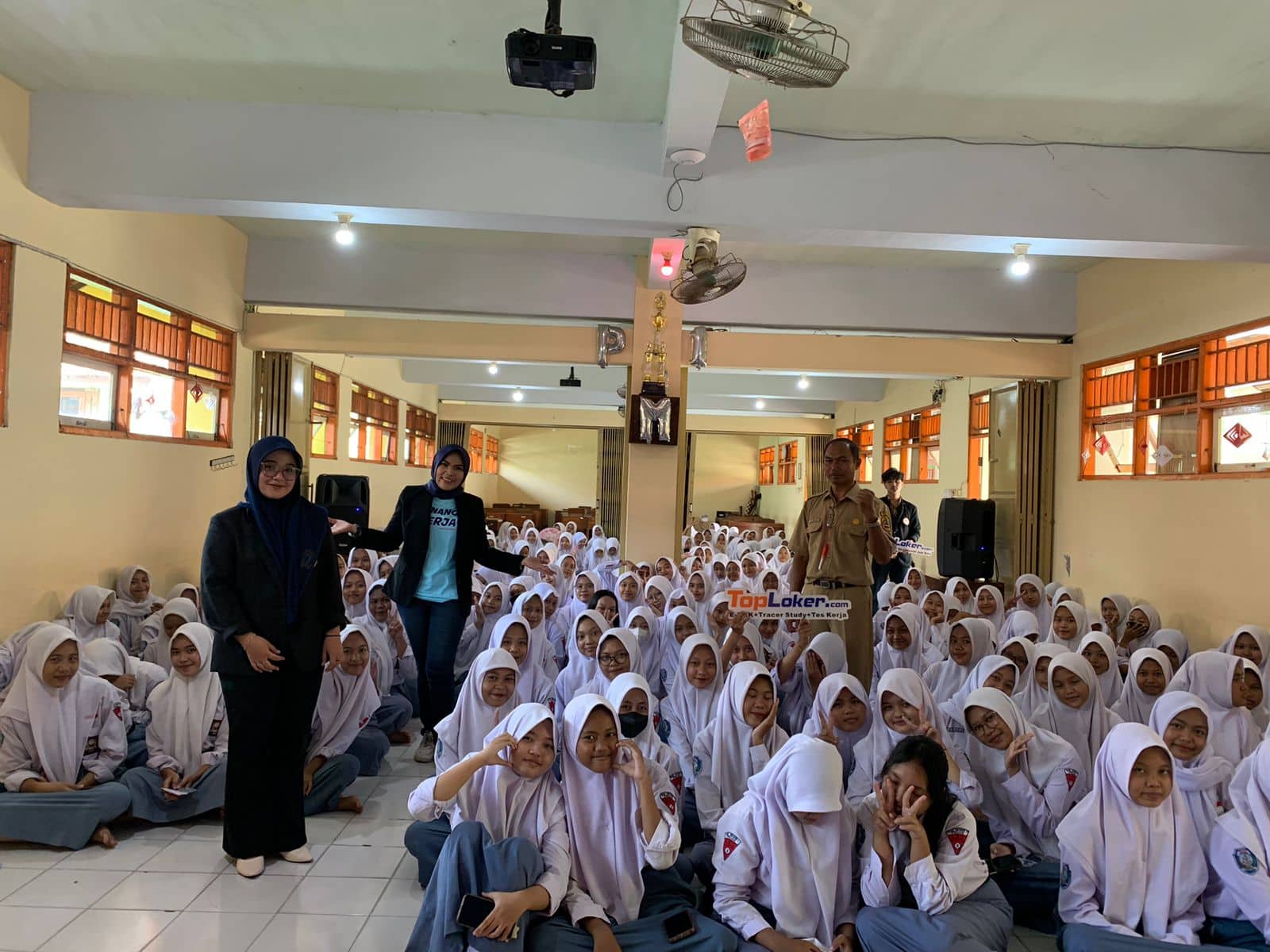 Toploker.com Berkontribusi dalam Workshop Kebekerjaan di SMKN 1 Pedan Klaten