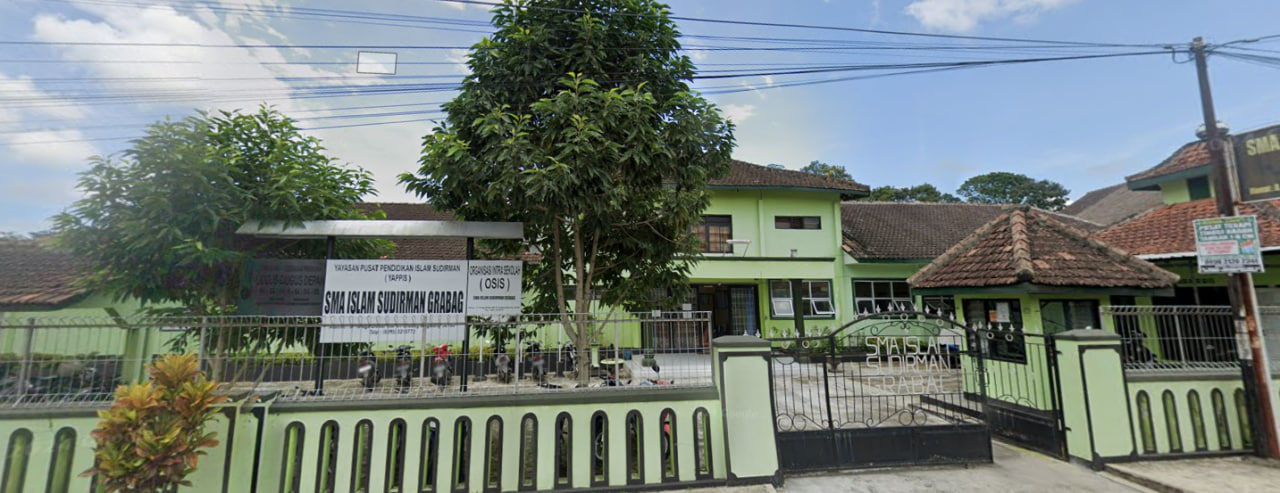 Toploker.com Antar Banner, MMT, dan Poster ke SMA Islam Sudirman Grabag: Meningkatkan Kesadaran Karier Siswa