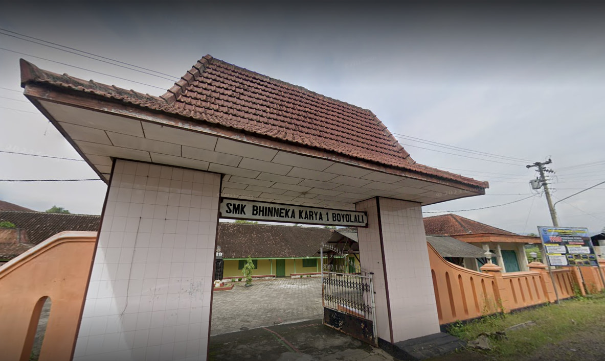 Universitas STEKOM dan TopLoker.com Beri Semangat Masa Depan Siswa SMK Bhineka Karya 1 Boyolali