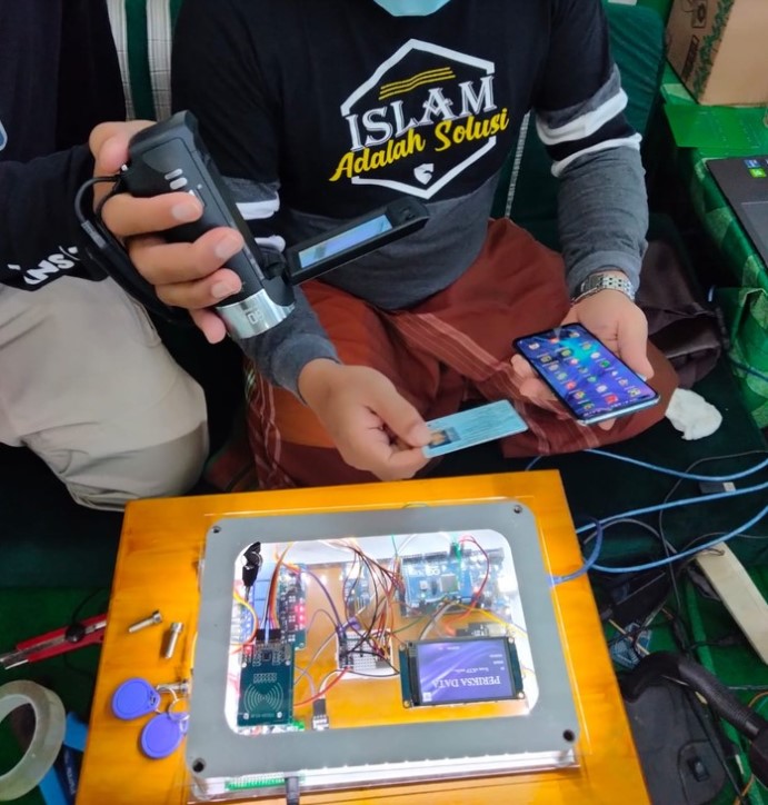 Alat Pendeteksi Vaksinasi Lewat e-KTP alat yang diberi nama Smart Checker semata-mata ingin membantu pemerintah dan masyarakat luas, terutama program vaksinasi nasional, yang harus didukung dengan perangkat memadai.