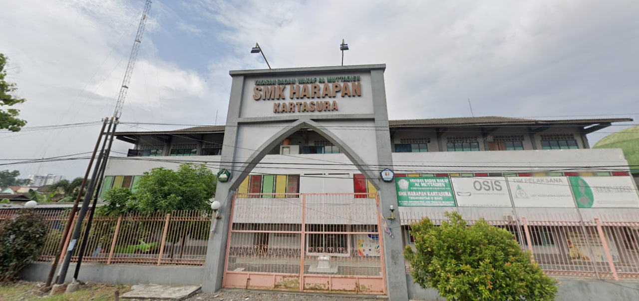 SMK Harapan Kartasura dan Toploker.com Kolaborasi: Pengantaran MMT, X Banner, dan Poster untuk Tingkatkan Kualitas Pendidikan