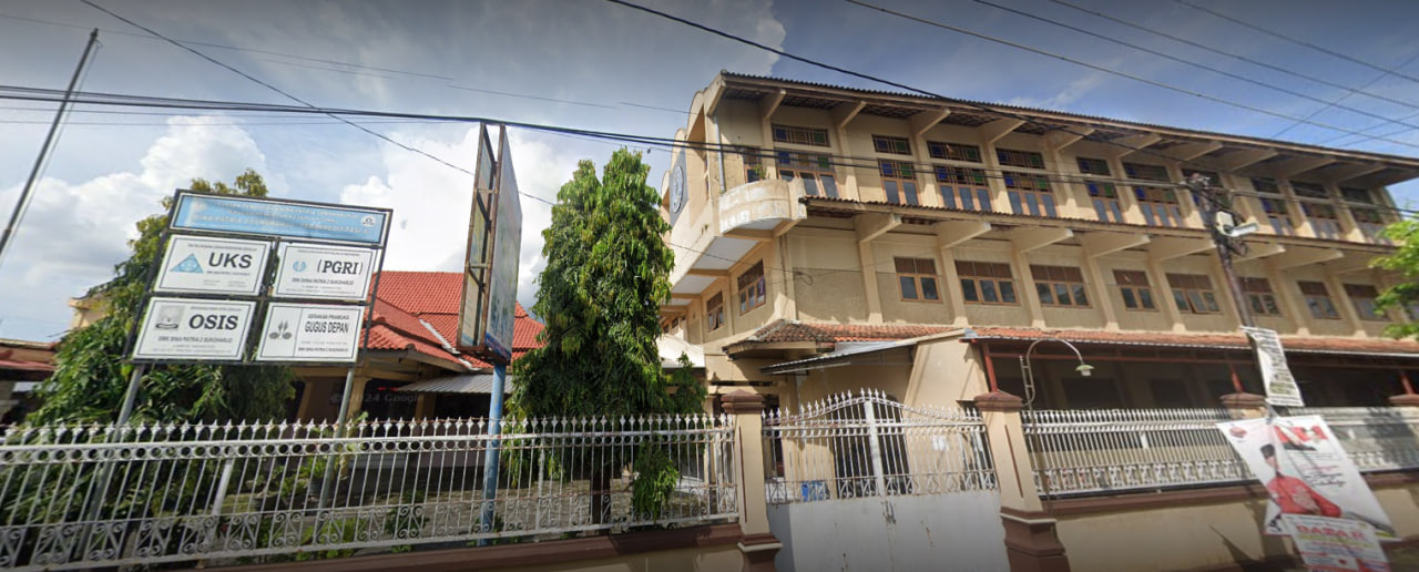 Kolaborasi SMK Bina Patria 2 Sukoharjo dan Toploker.com: Pengantaran MMT, X Banner, dan Poster untuk Transformasi Pendidikan