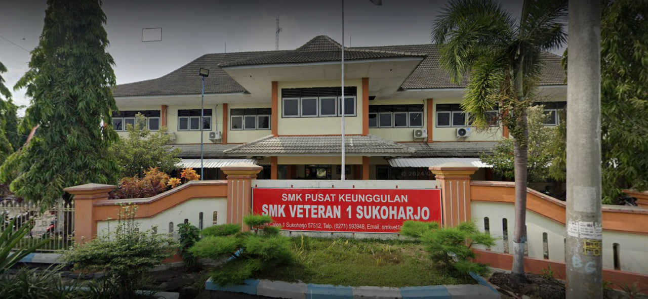 SMK Veteran Sukoharjo Terima Pengantaran MMT, X Banner, dan Poster dari Toploker.com untuk Tingkatkan Kualitas Pendidikan