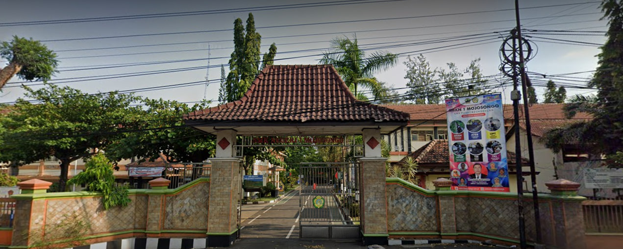 SMKN 1 Mojosongo Boyolali Bertransformasi dengan Kolaborasi Toploker.com: Pengantaran MMT, X Banner, dan Poster untuk Meningkatkan Kualitas Pendidikan
