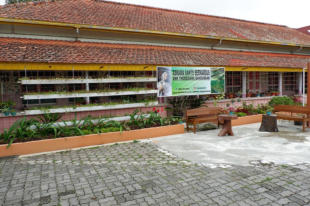 TopLoker.com dan Universitas STEKOM Mengunjungi SMK Theresiana Bandungan, Membawa Semangat dan Peluang Karier