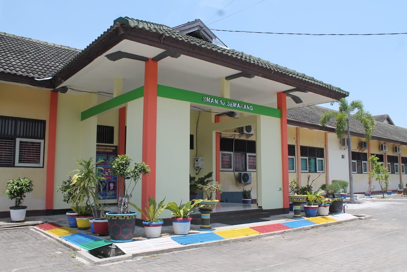 Universitas STEKOM Siliwangi Jalin Persahabatan Erat dengan SMAN 10 Semarang dalam Kunjungan Inspiratif