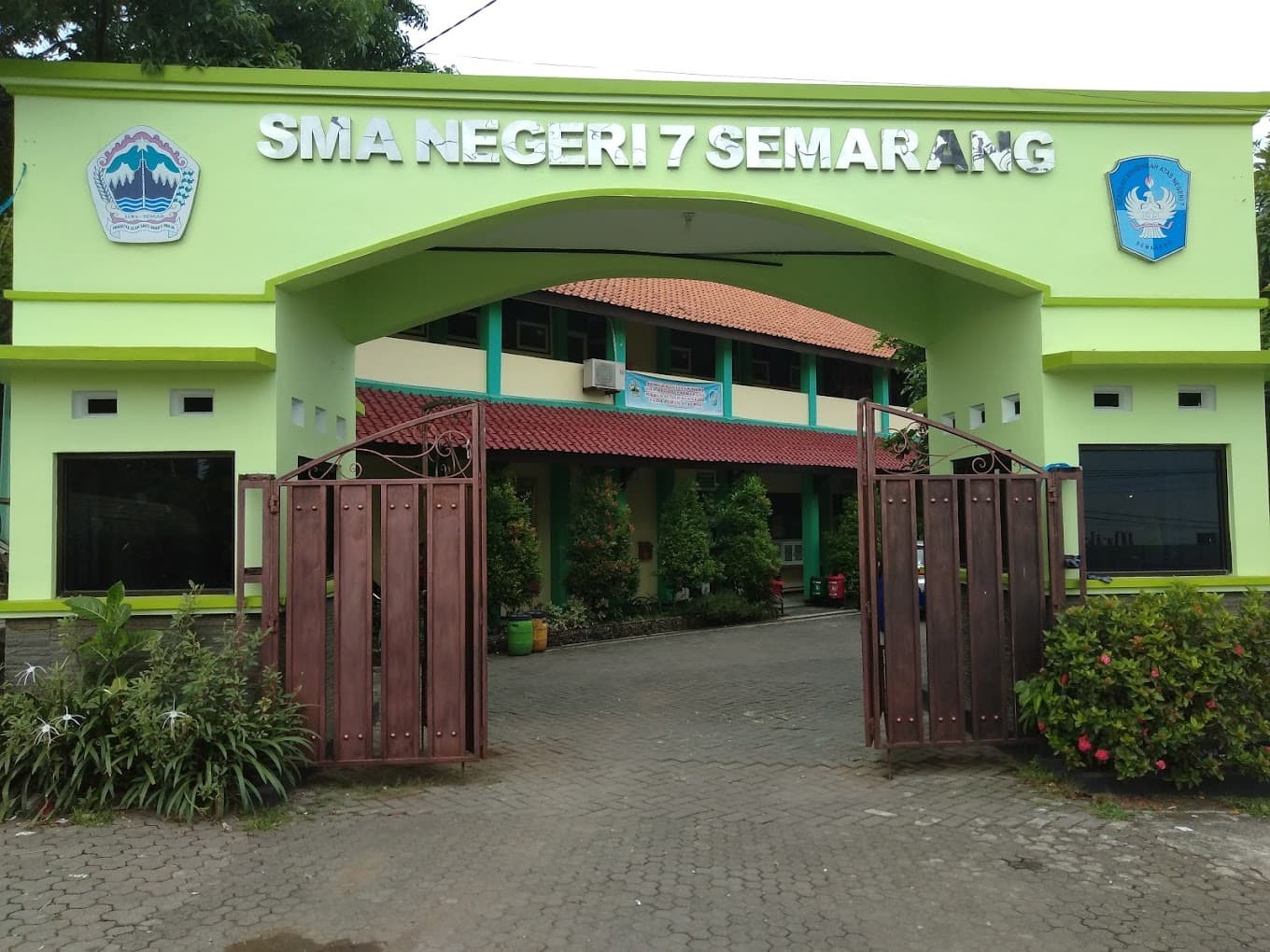 Univ. STEKOM Siliwangi dan Toploker.com Adakan Kunjungan Persahabatan ke SMAN 7 Semarang