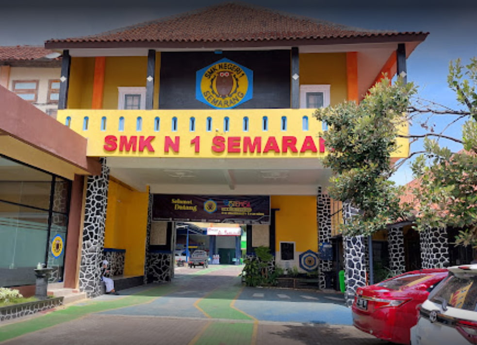 Tingkatkan Semangat: Kunjungan Inspiratif dan Kolaborasi Konten TopLoker.com di SMKN 1 Semarang