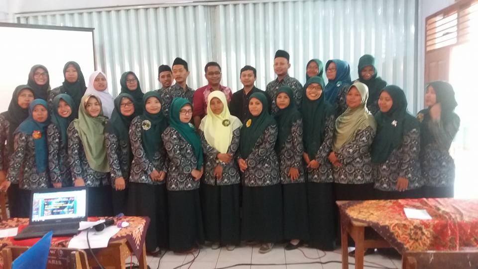 Lembaga Pengabdian Masyarakat (LPM) STEKOM melakukan kerjasama dengan sekolah MTs Banat Tajul Ulum Grobogan dalam bidang Penyuluhan dan Pelatihan teknologi informasi dan komunikasi (TIK)
