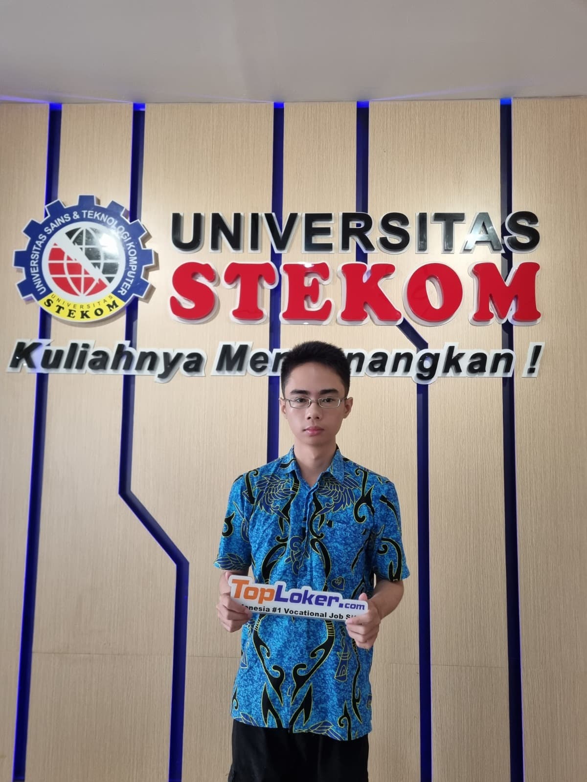  Ketercapaian Program Link and Match 8+i di SMK Kristen Anak Panah Teknologi Nabire: Clivans Halim Raih Beasiswa Prestisius dari Toploker.com