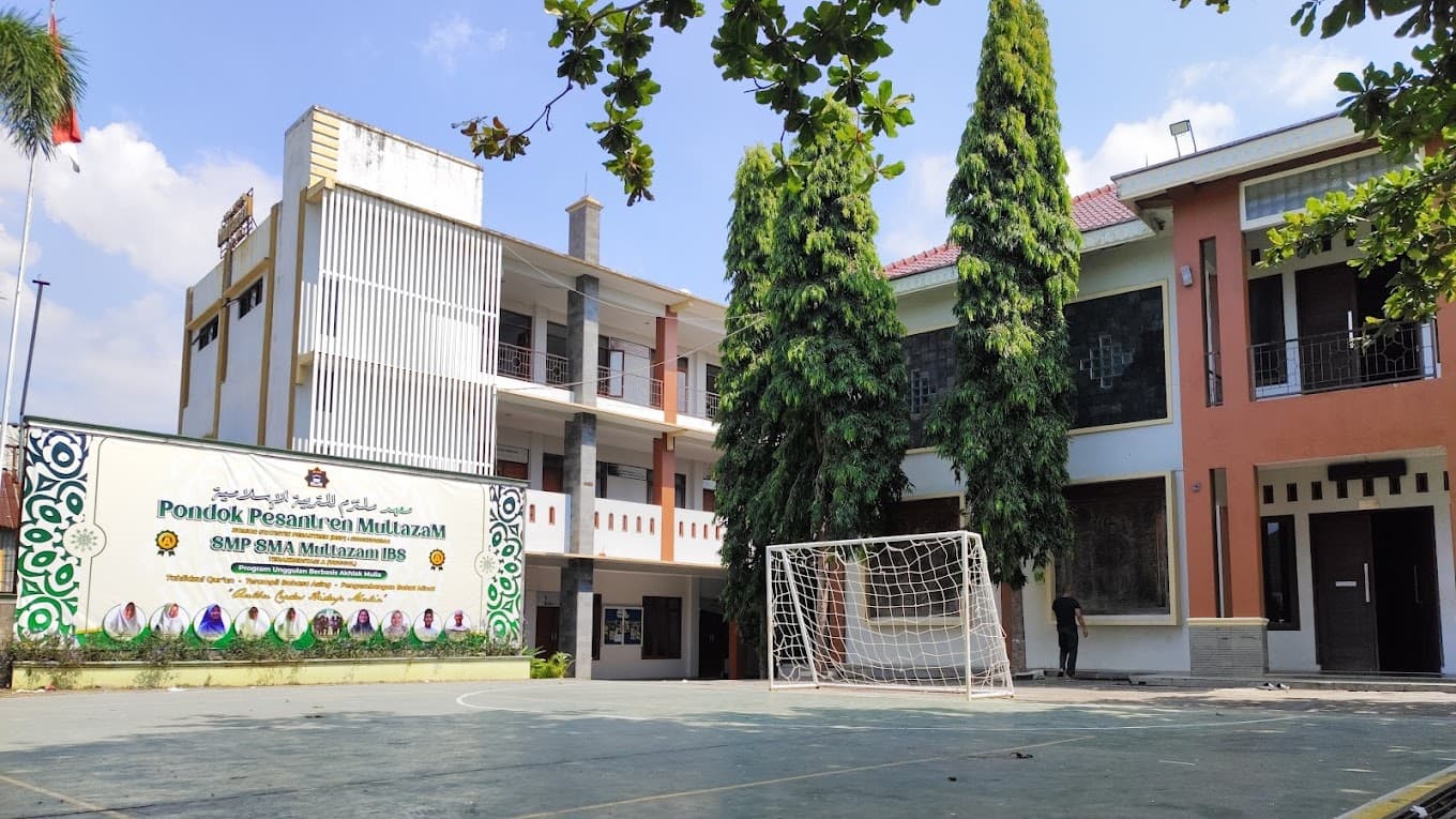 Kunjungan Persahabatan dan Penawaran Kolaborasi Konten: SMA Multazam Gandeng Toploker.com