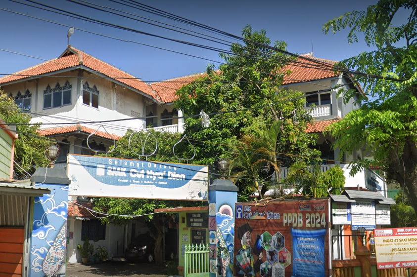 TopLoker.com Jalin Kunjungan Persahabatan dan Penawaran Kolaborasi Konten dengan SMK Cut Nya Dien Semarang