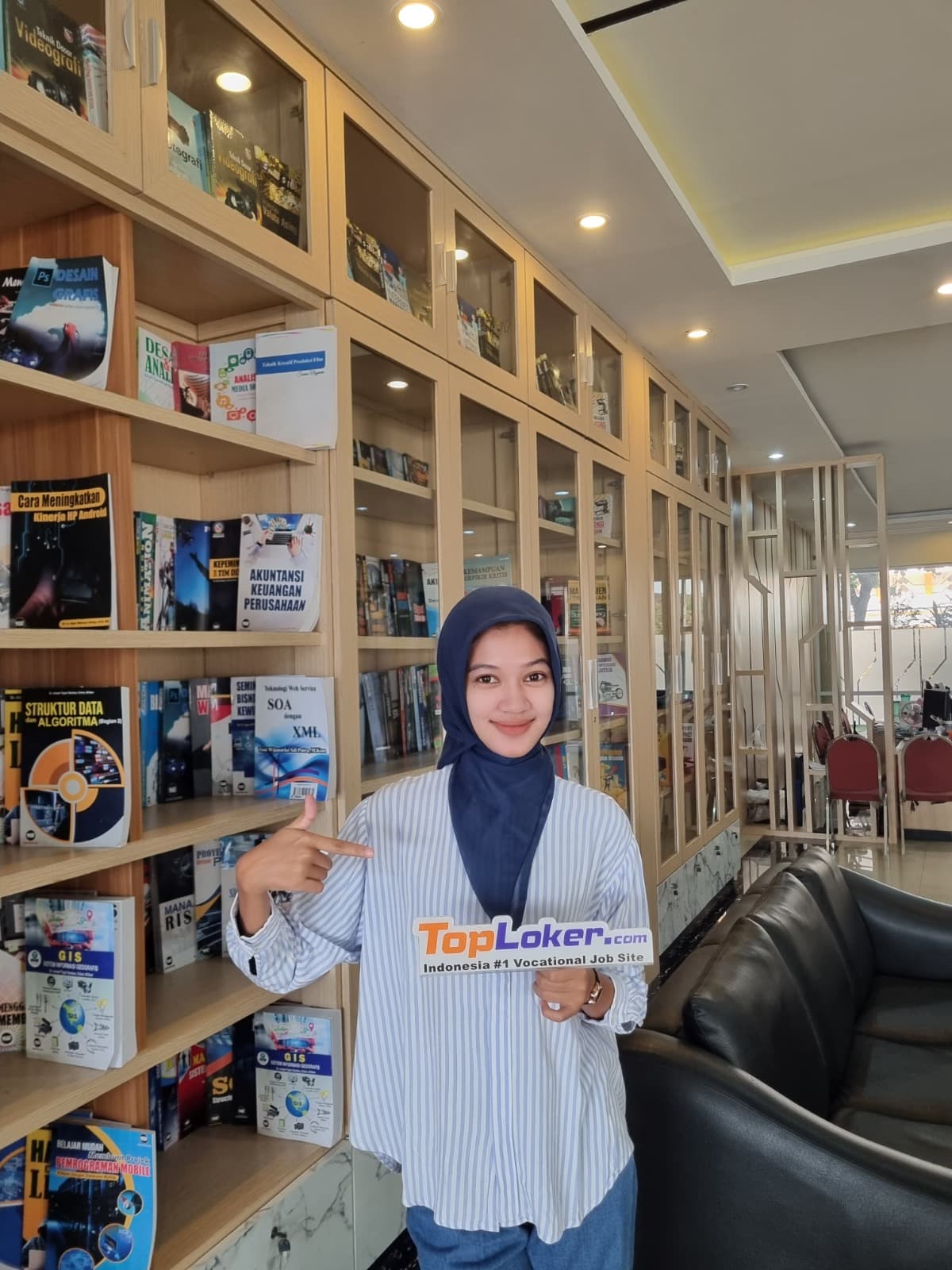 Prestasi Gemilang SMKN 1 Bangsri: Inez Febriana Sari Raih Beasiswa ke Universitas STEKOM