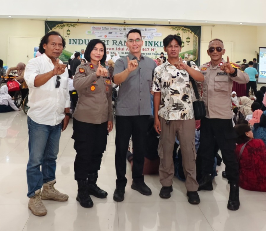 UNIVERSITAS STEKOM GELAR TASYAKURAN MAKAN BERSAMA BERTEMA "INDUSTRI RAMAH INKLUSI" BERSAMA ANAK DISABILITAS