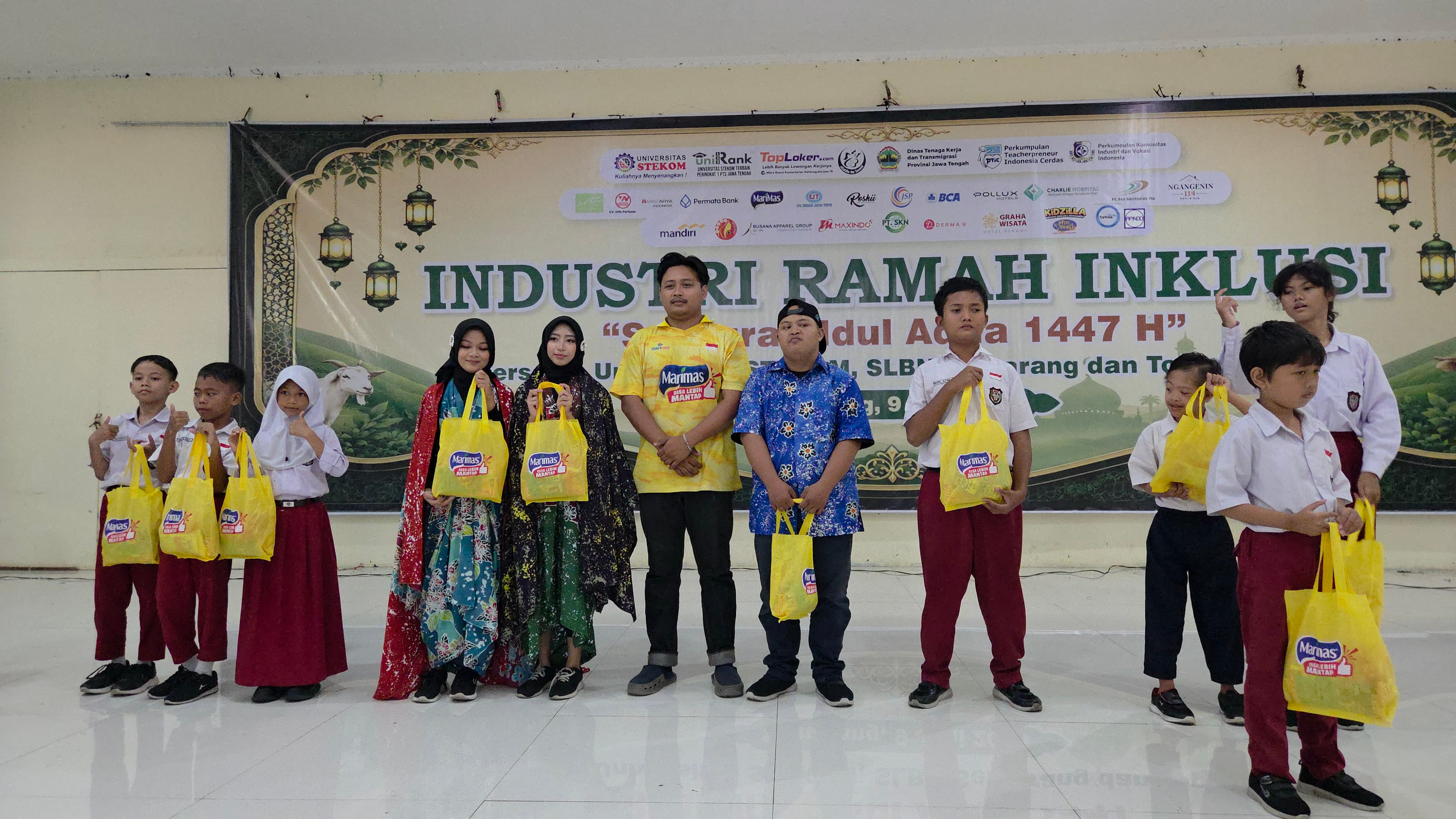 Universitas STEKOM Gandeng PT Marimas Putra Kencana Semarang Hadirkan Kebahagiaan untuk Ratusan Siswa Disabilitas dalam Syukuran Idul Adha