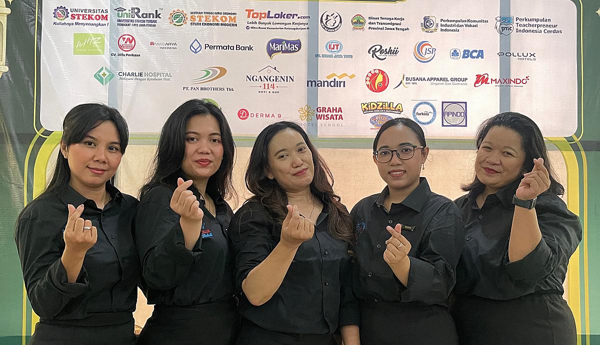 Universitas STEKOM Gandeng Pollux Hotel Group Berbagi Kebahagiaan dan Peluang bagi Ratusan Siswa Disabilitas
