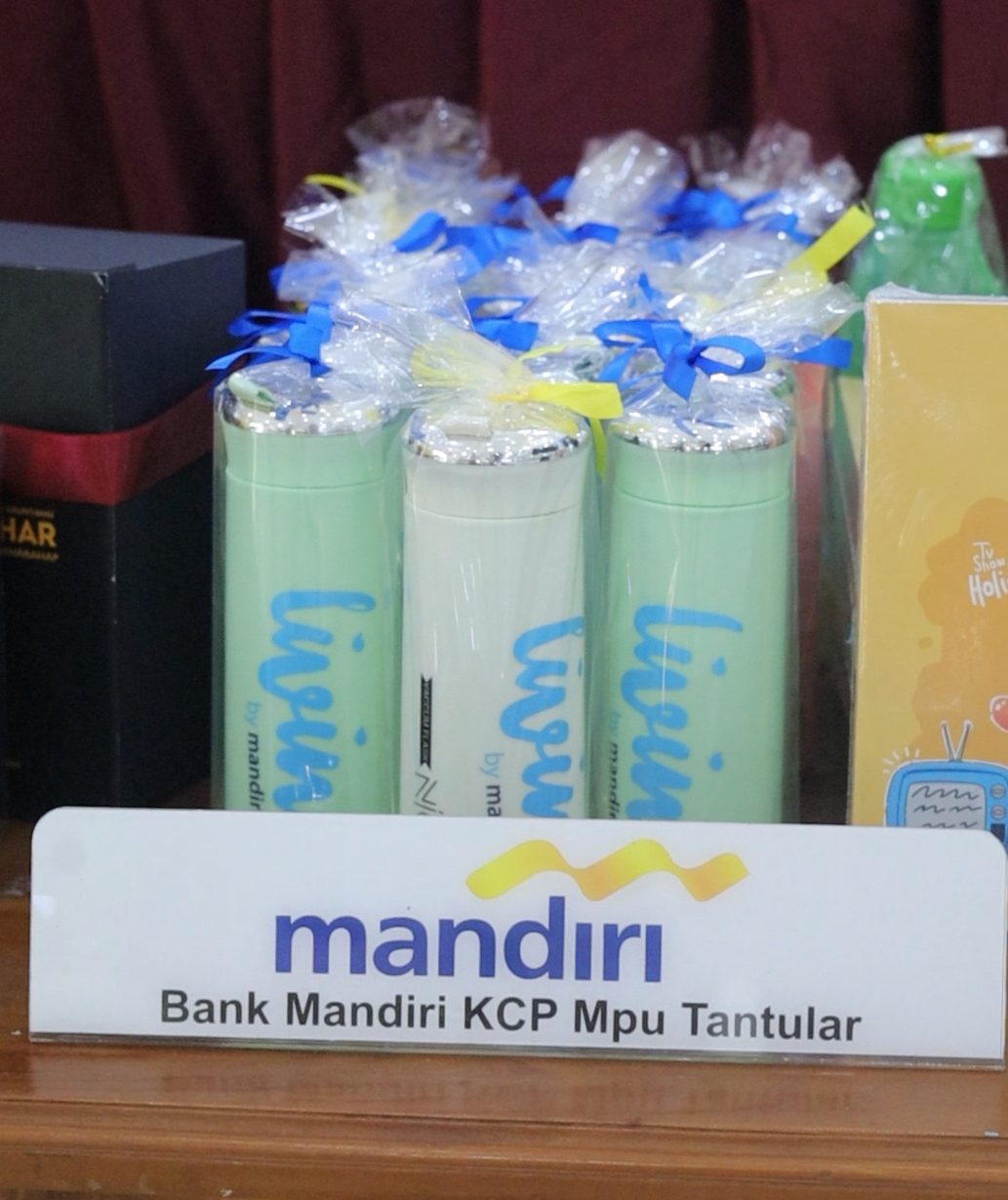 Universitas STEKOM, Toploker.com, Berkolaborasi dengan Bank Mandiri KCP Mpu Tantular Gelar Perayaan Idul Adha di SLB Negeri Semarang