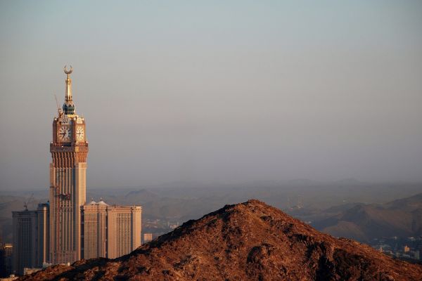 Gerhana Matahari Total Bikin Makkah Gelap Gulita, Fenomena Terlama Abad Inianya bagian yang kamu minta: