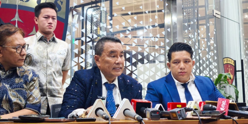 Hotman Paris Mundur Dampingi Eks Jampidsus Febrie karena Kondisi Kesehatan