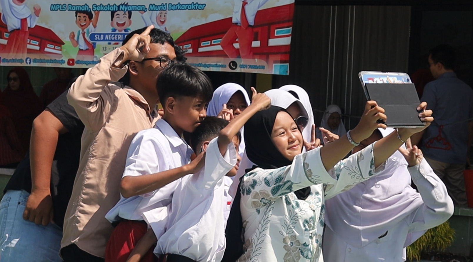 Chiquita Azzahra Wijaya, Siswi SMA Negeri 6 Semarang, Tunjukkan Jiwa Inklusi Tinggi dalam Kegiatan Sosialisasi dan Asesmen Kerja di SLB Negeri Sukoharjo