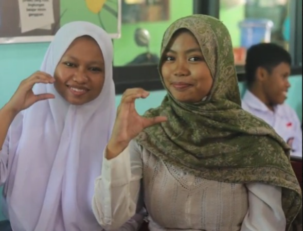 Langkah Nyata Menembus Batas  Zulfa Sity Solechanatun Putri dan Semangat Inklusi dari SMK Negeri 4 Semarang di SLB Negeri Sukoharjo