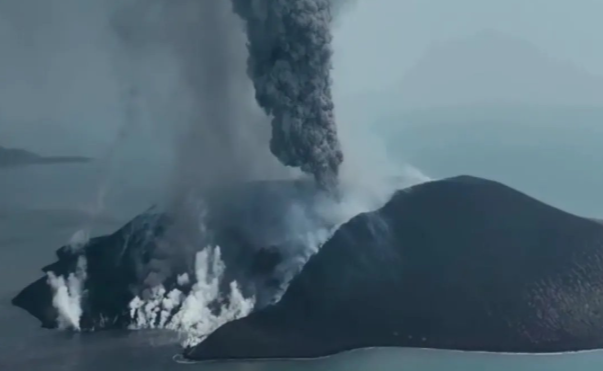 Gunung Anak Krakatau Erupsi Lagi Pagi Ini, Status Masih Siaga