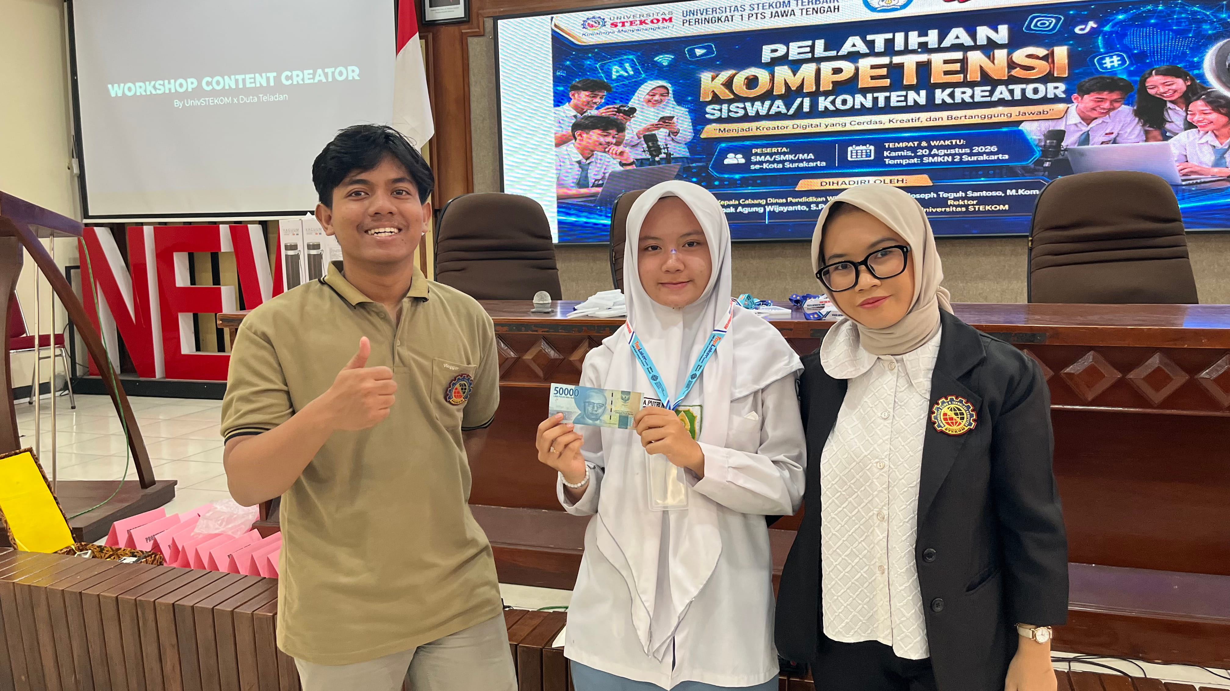 Pelatihan Content Creator dari Universitas STEKOM untuk Siswa/i SMA/SMK/MA di Surakarta