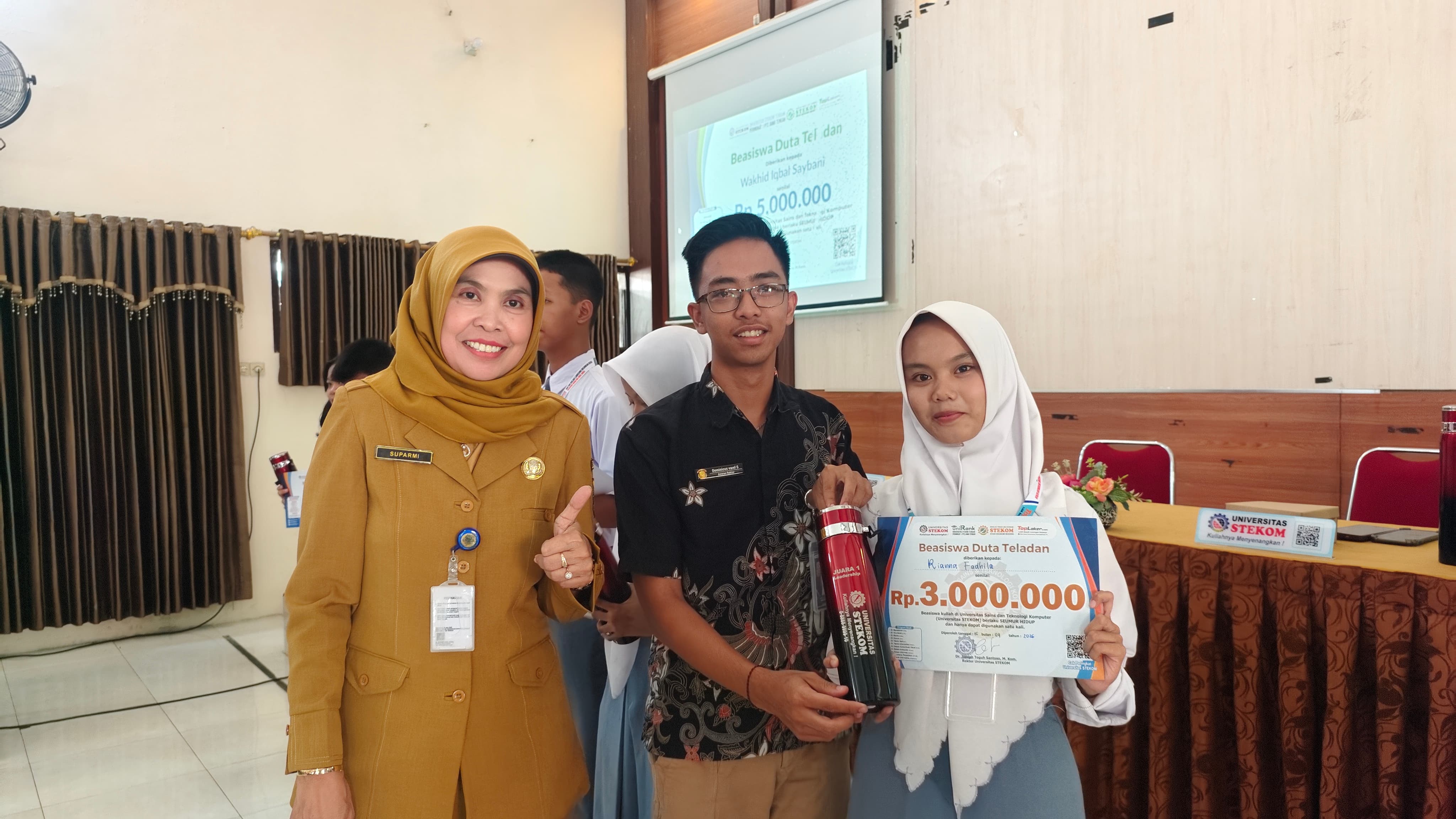 Siswa SMA Negeri 3 Sukoharjo, Rianna Fadhila, Mendapatkan Beasiswa Pendidikan dari Universitas STEKOM