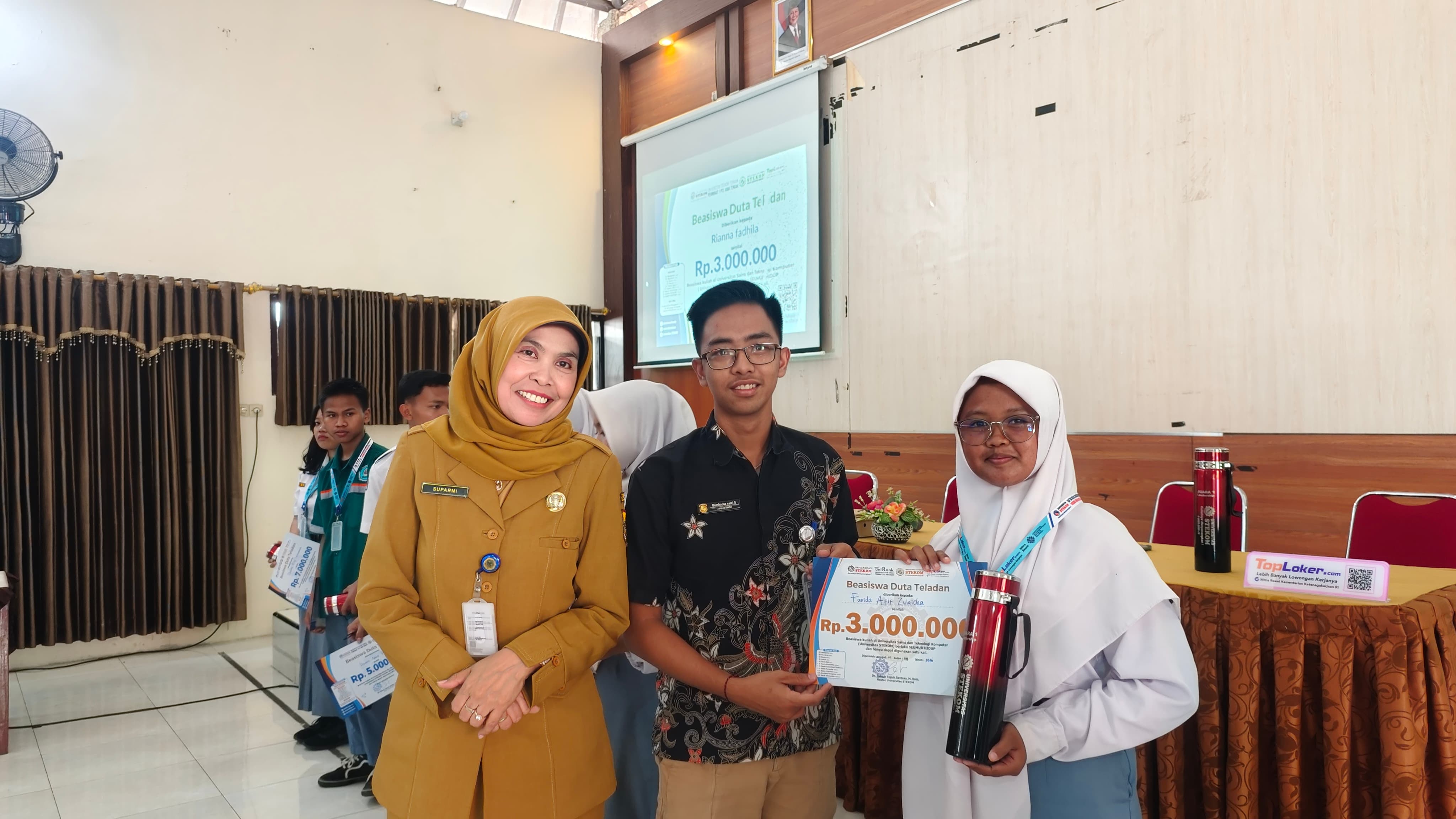 Siswa SMK Negeri 2 Sukoharjo, Farida Afif Zulaicha, Mendapatkan Beasiswa Pendidikan dari Universitas STEKOM