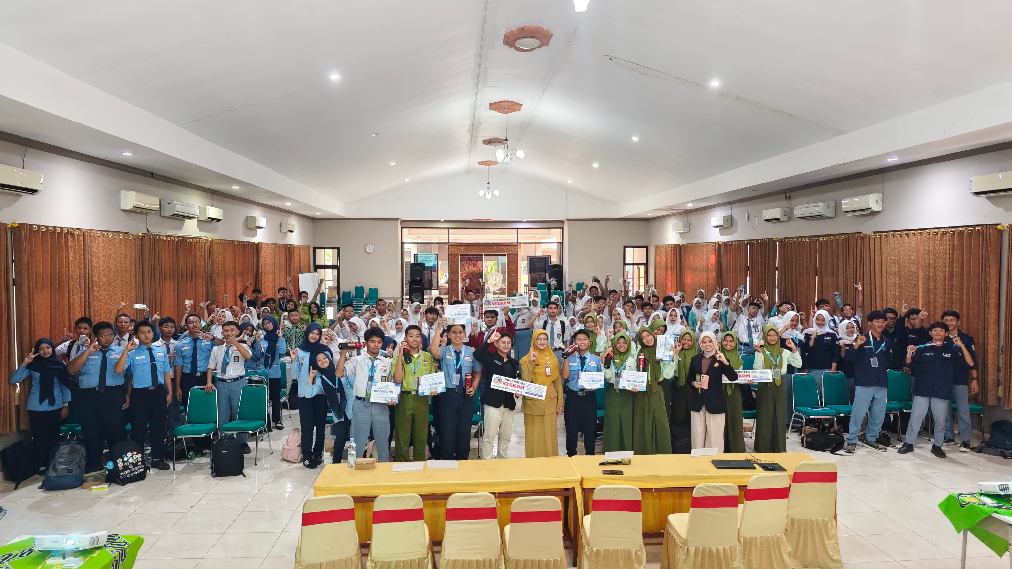 Pelatihan Content Creator dari Universitas STEKOM untuk Siswa/i SMA/SMK/MA di Kabupaten Sragen