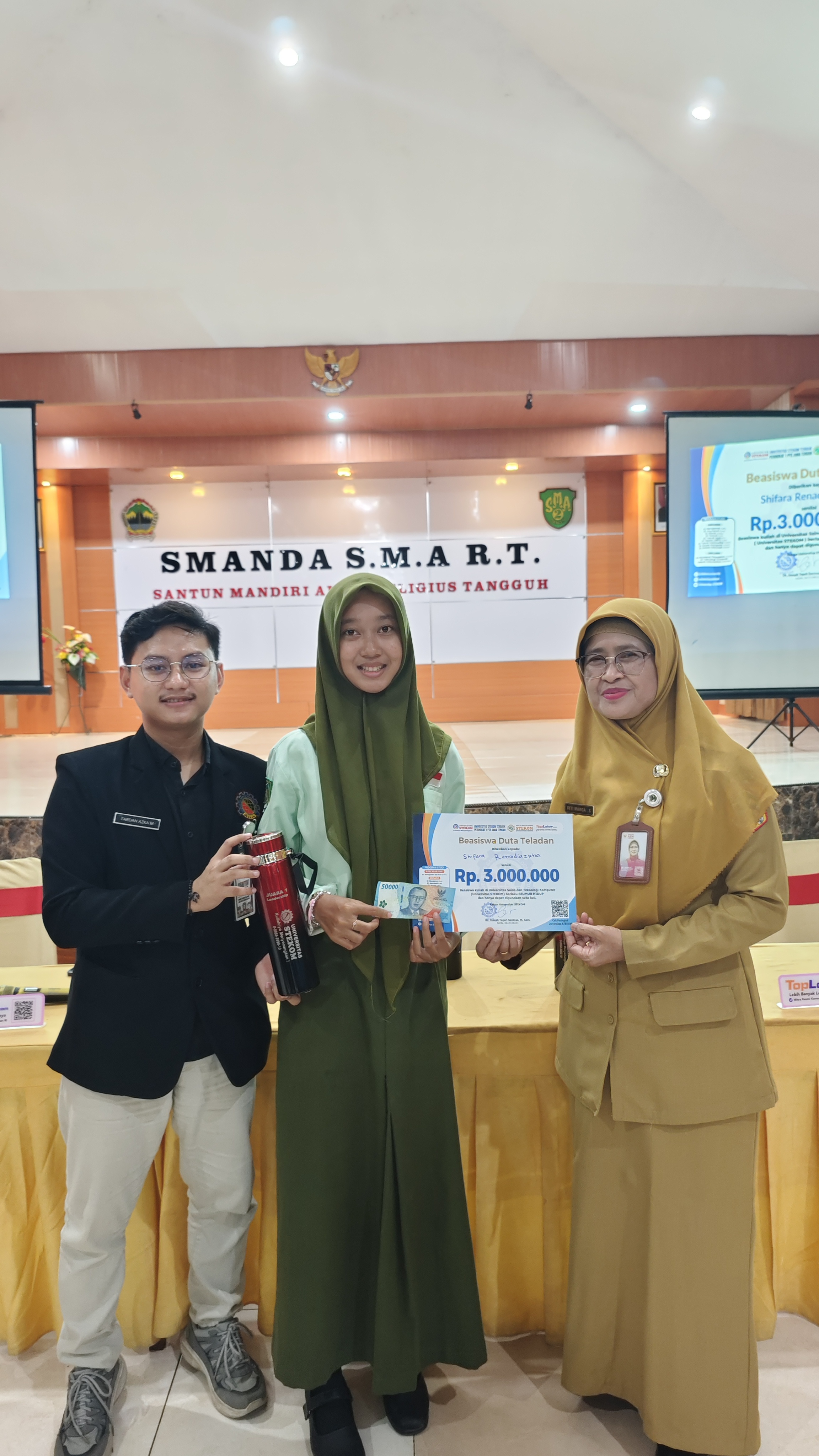 Siswa SMA Negeri 1 Gemolong, Shifara Renadiazkha, Mendapatkan Beasiswa Pendidikan dari Universitas STEKOM