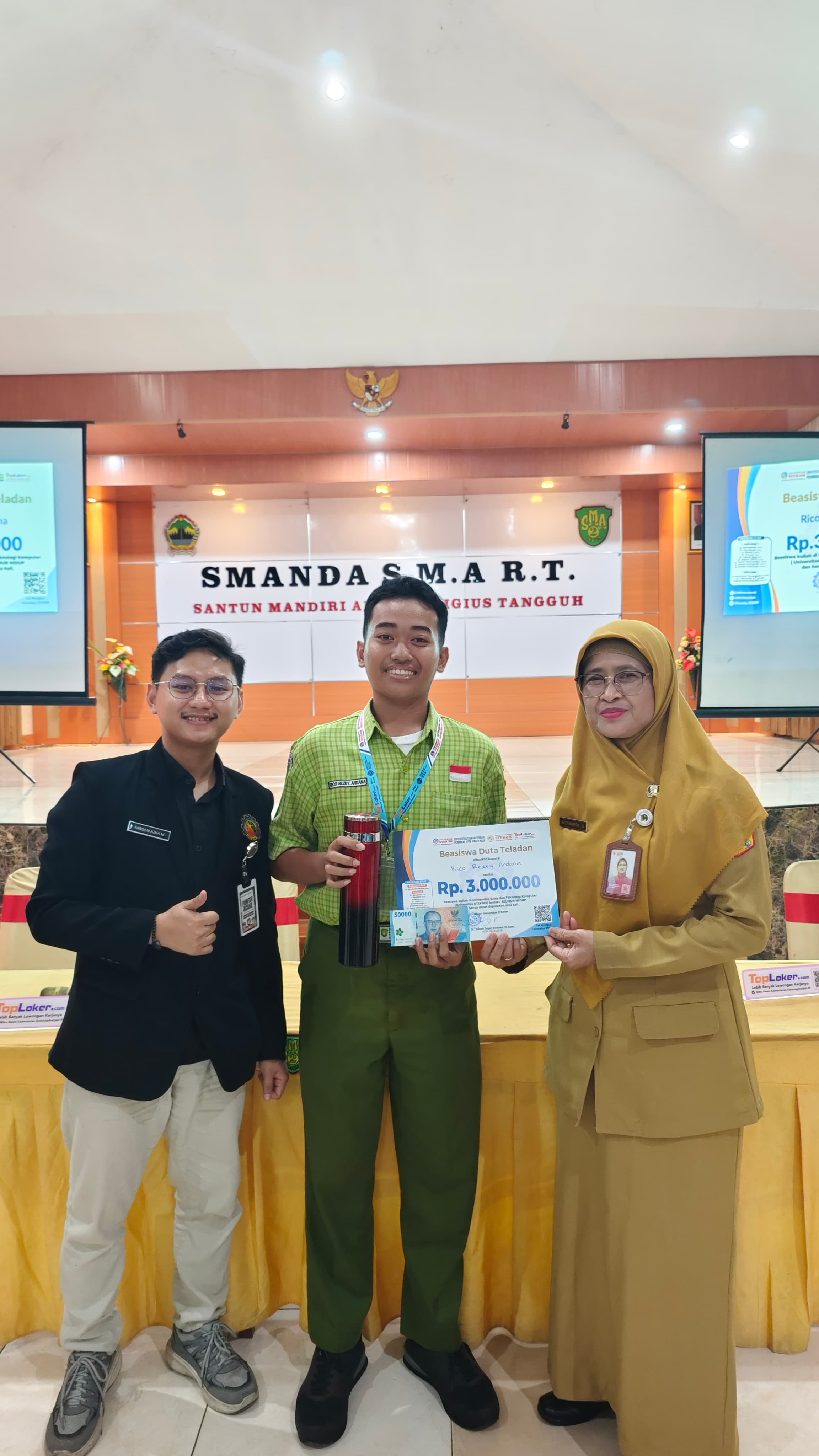 Siswa SMA Negeri 2 Sragen, Rico Rezky Ardana, Mendapatkan Beasiswa Pendidikan dari Universitas STEKOM