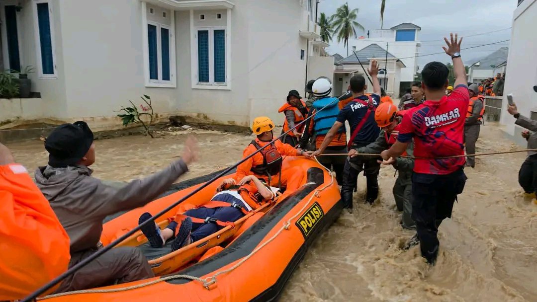 Padang Diterjang Banjir Bandang, Rendam 120 Rumah, 498 Warga Terdampak
