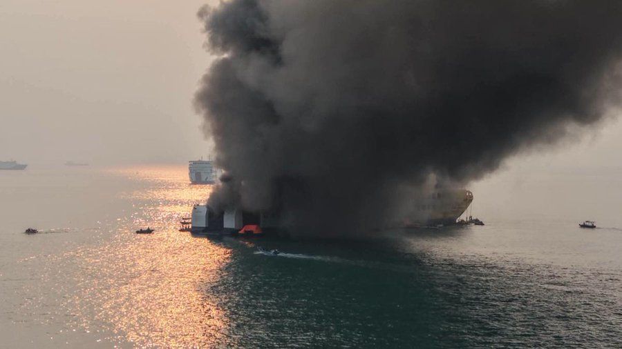 KMP Batumandi Terbakar di Merak, 420 Penumpang Dievakuasi