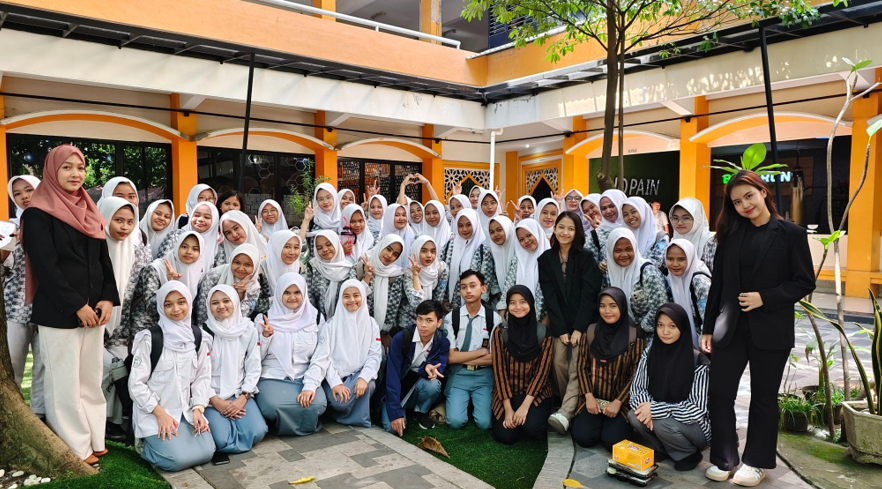 Siswa Siswi Terbaik Kelas Bahasa Isyarat Raih Penghargaan Dalam Pelatihan Kompetensi Di Universitas STEKOM