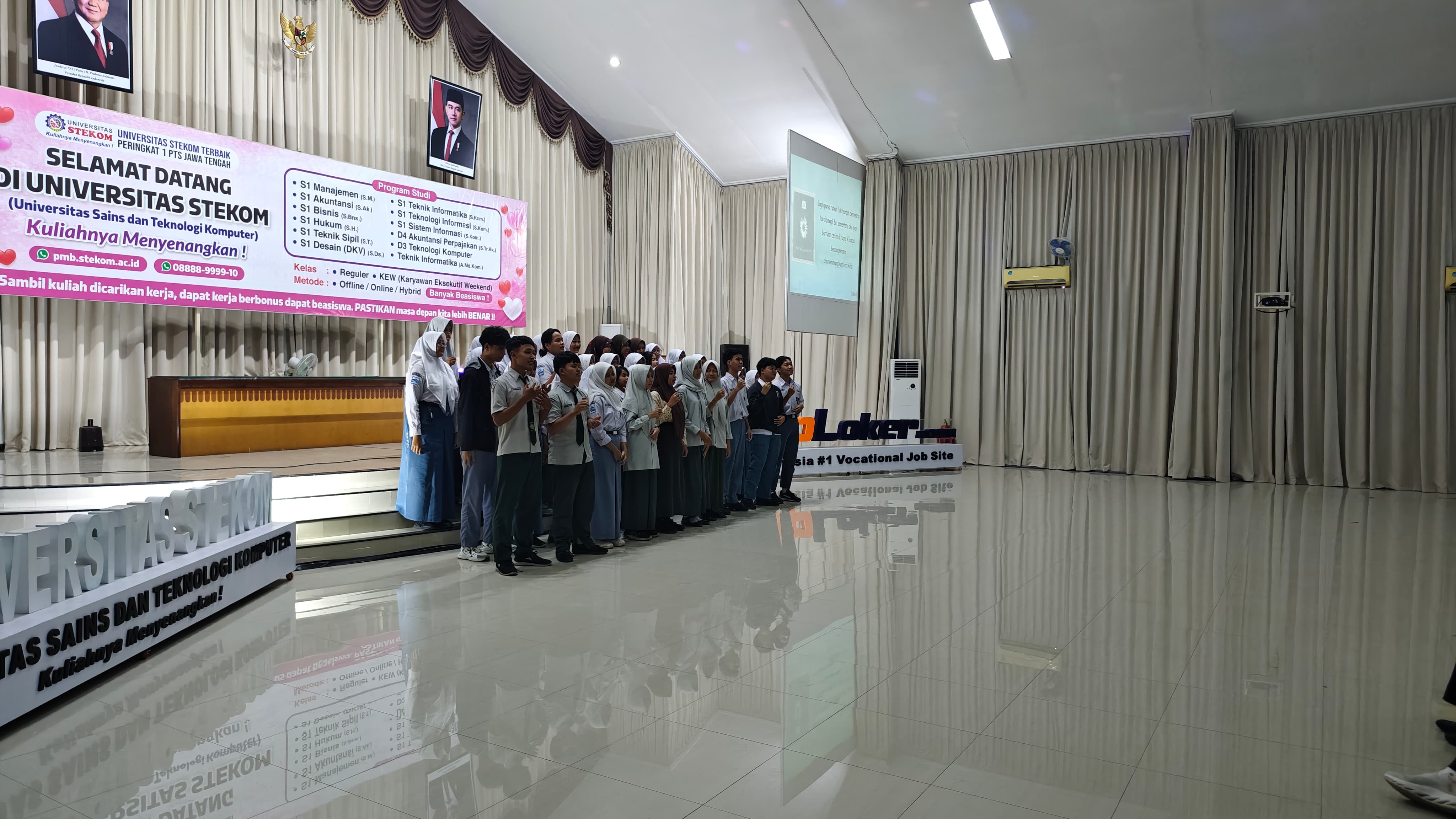 Pelatihan Keterampilan Universitas STEKOM Ajak Ratusan Siswa SMA/SMK di Semarang Belajar Bahasa Isyarat
