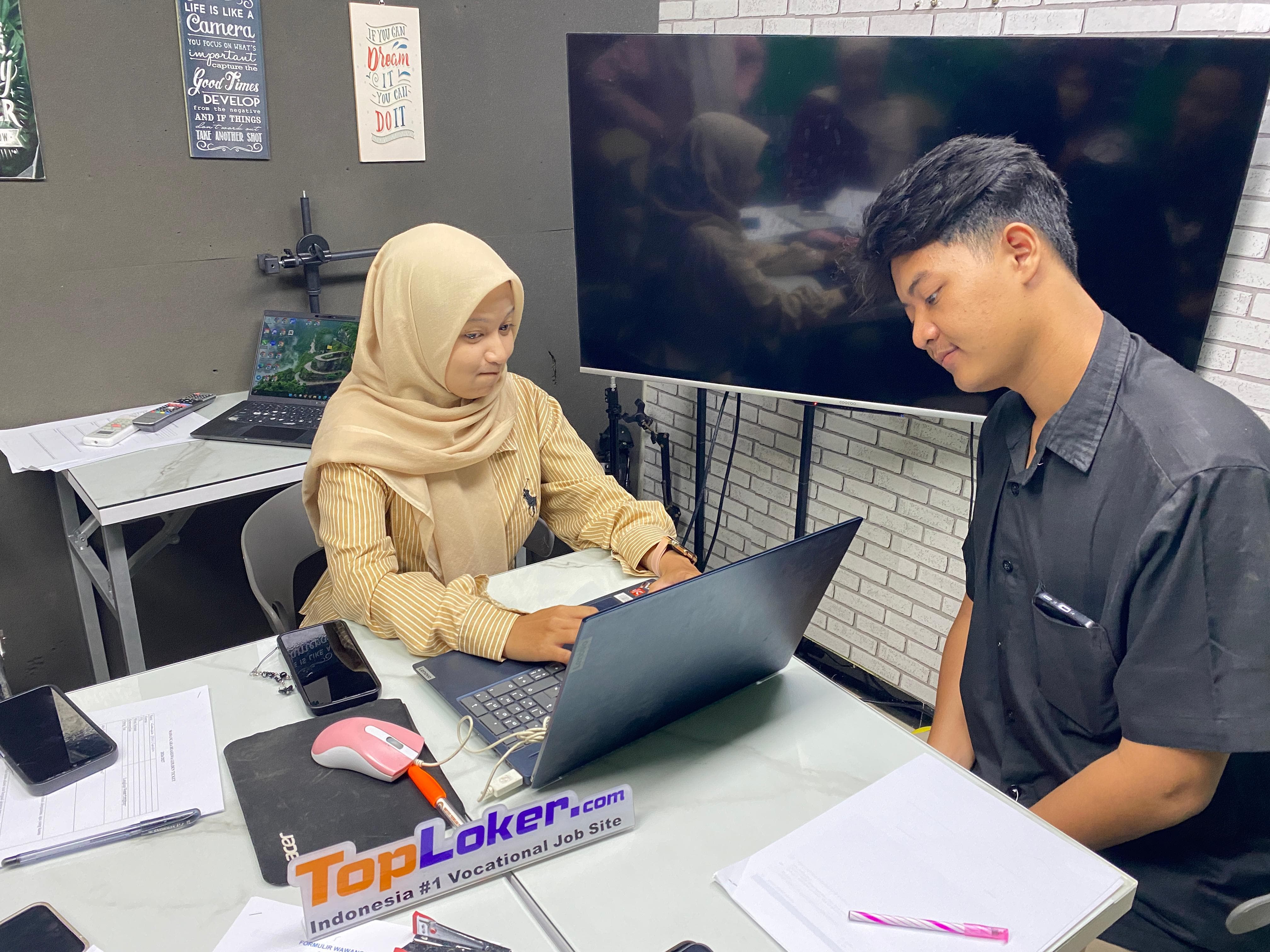 Dua Siswa Tunarungu Ikuti Wawancara Beasiswa Golden Tiket di Universitas STEKOM