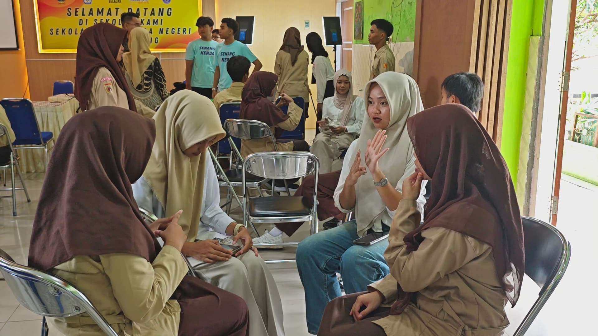 Siswa dari SMK Ma'arif Salam, Mia Aulia Ikuti Sosialisasi Strategi Kebekerjaan untuk Siswa Berkebutuhan Khusus di SLB Negeri Kota Magelang bersama Universitas STEKOM