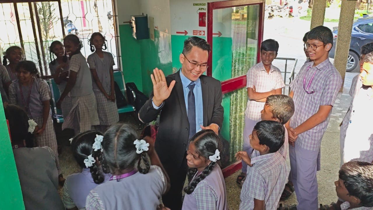 Universitas STEKOM Kunjungi Sekolah Luar Biasa Tuna Rungu dan Grahita di Pedesaan India