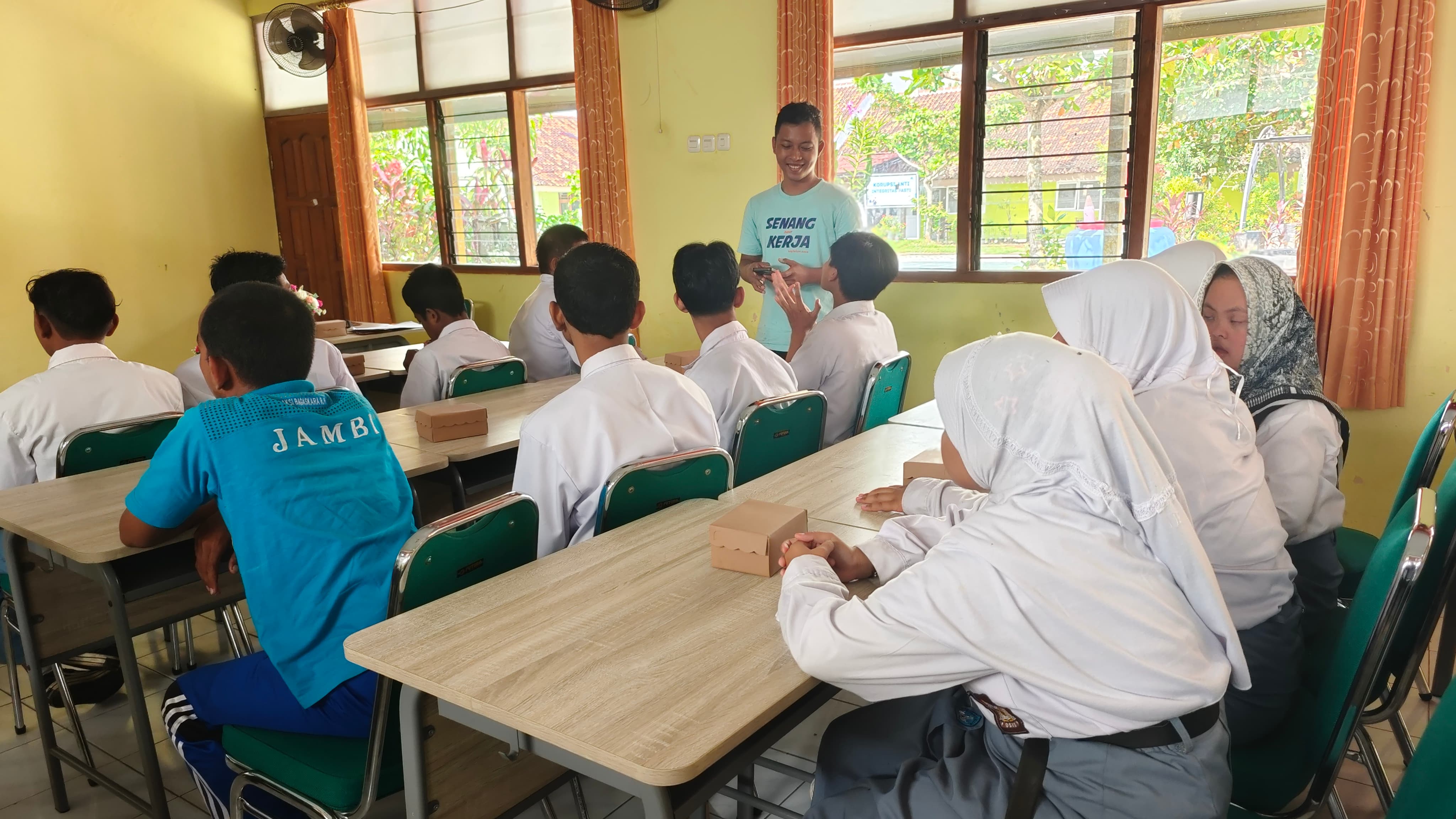 Universitas Stekom Perkuat Pendekatan Kaka Asuh–Adik Asuh bagi Siswa Disabilitas di SLB Negeri Grobogan