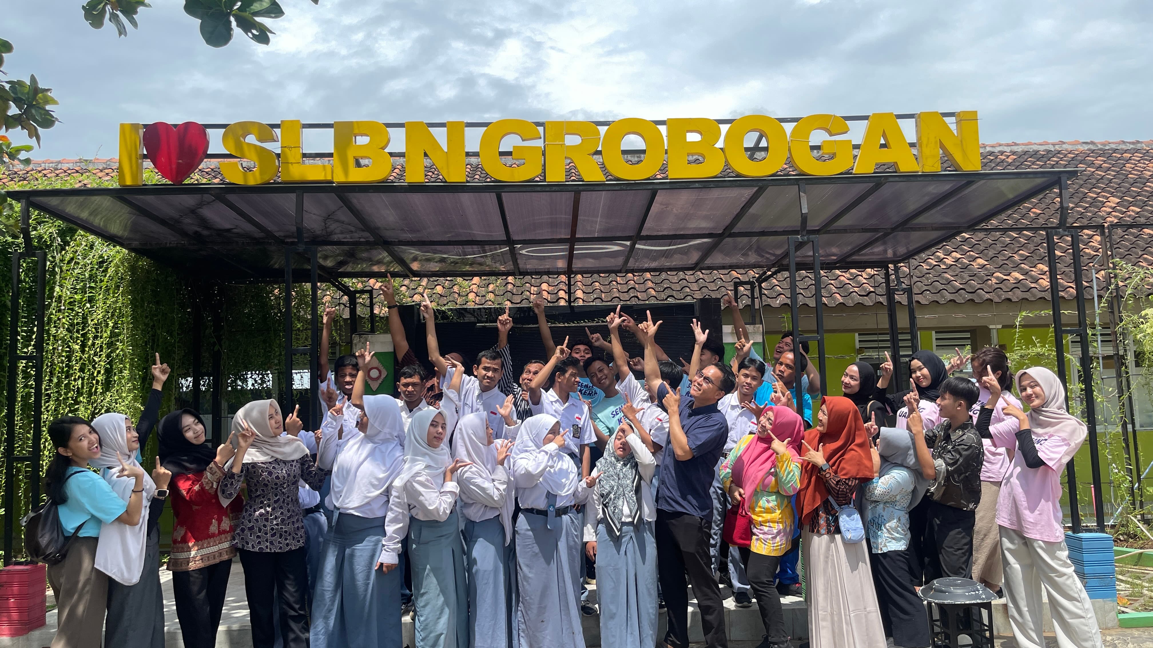 Tumbuhkan Kepedulian Sosial, Sentot Sutaji Siswa SMA Al Islam Wirosari, Ikuti Sosialisasi Kebekerjaan untuk Siswa Disabilitas di SLB Grobogan