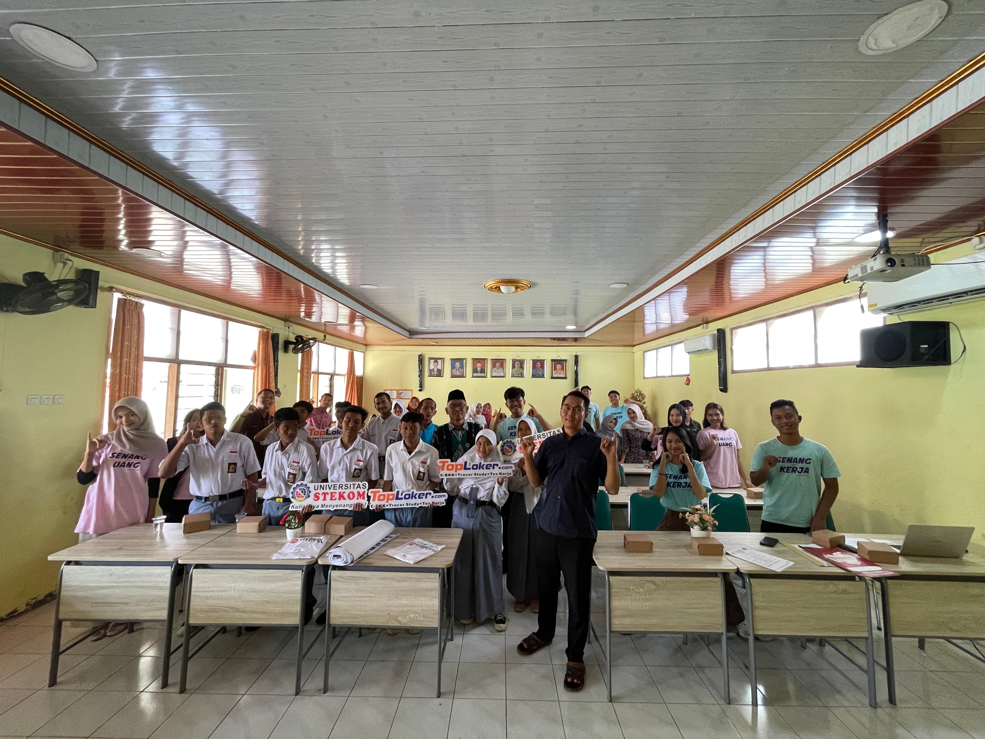 Siswa dari SMKN 1 Purwodadi, Jelita Siti Mudma'innah Ikuti Sosialisasi Strategi Kebekerjaan untuk Siswa Berkebutuhan Khusus di SLB Grobogan Bersama Universitas STEKOM