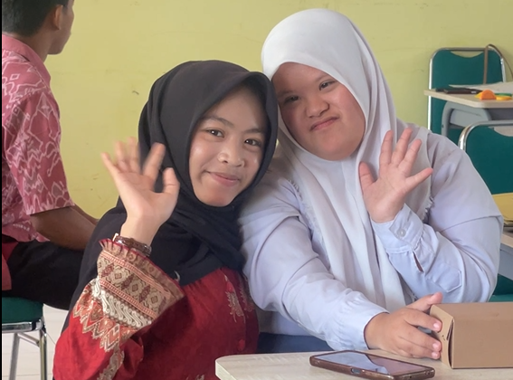Siswa dari SMK Negeri 1 Purwodadi, Syafa Umi Roshinta Ikuti Sosialisasi Strategi Kebekerjaan untuk Siswa Berkebutuhan Khusus di SLB Negeri Grobogan Bersama Universitas STEKOM