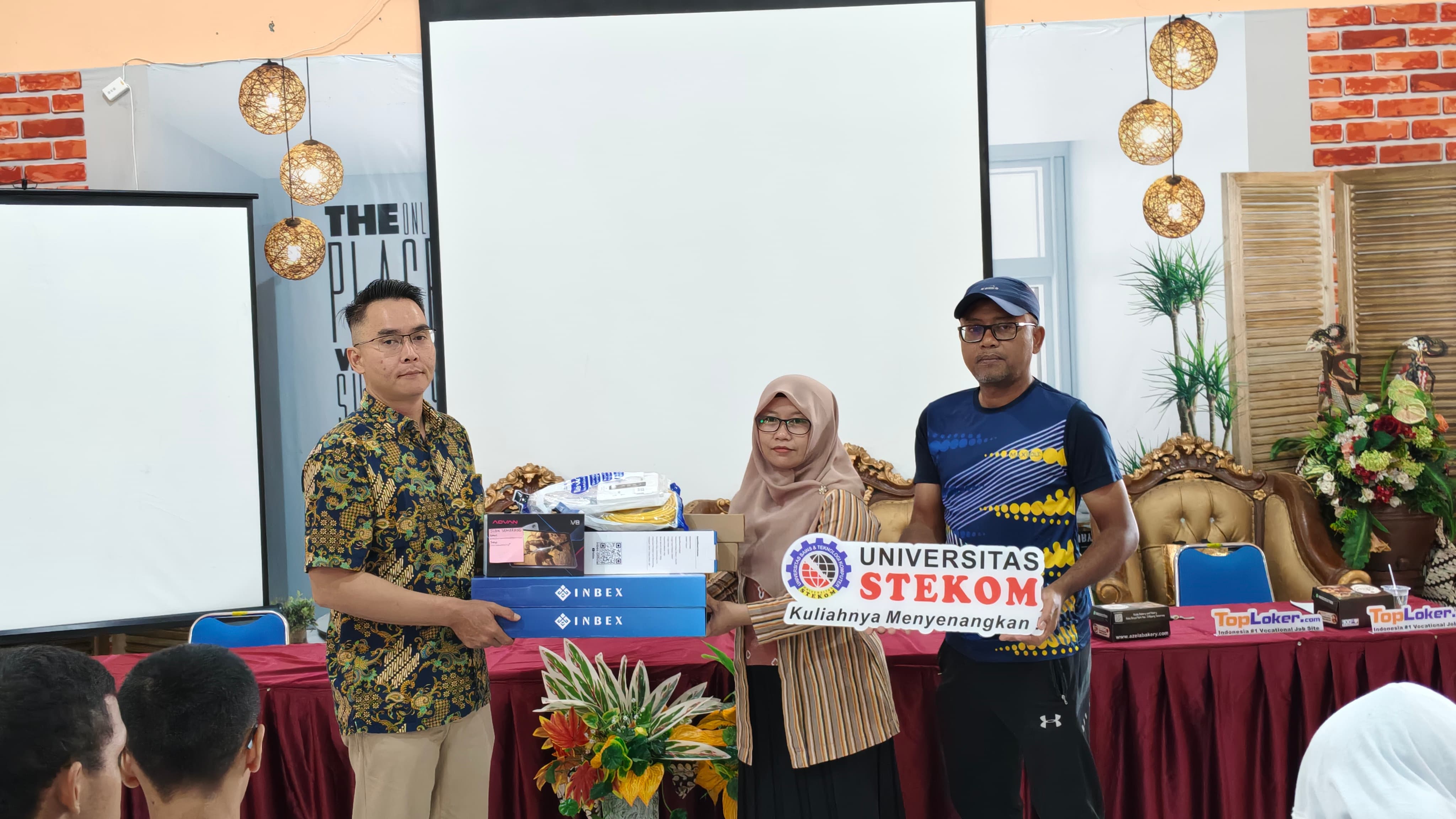 Universitas STEKOM Salurkan Hibah Peralatan dan Tetapkan Duta Kebekerjaan Disabilitas di SLB Negeri Semarang