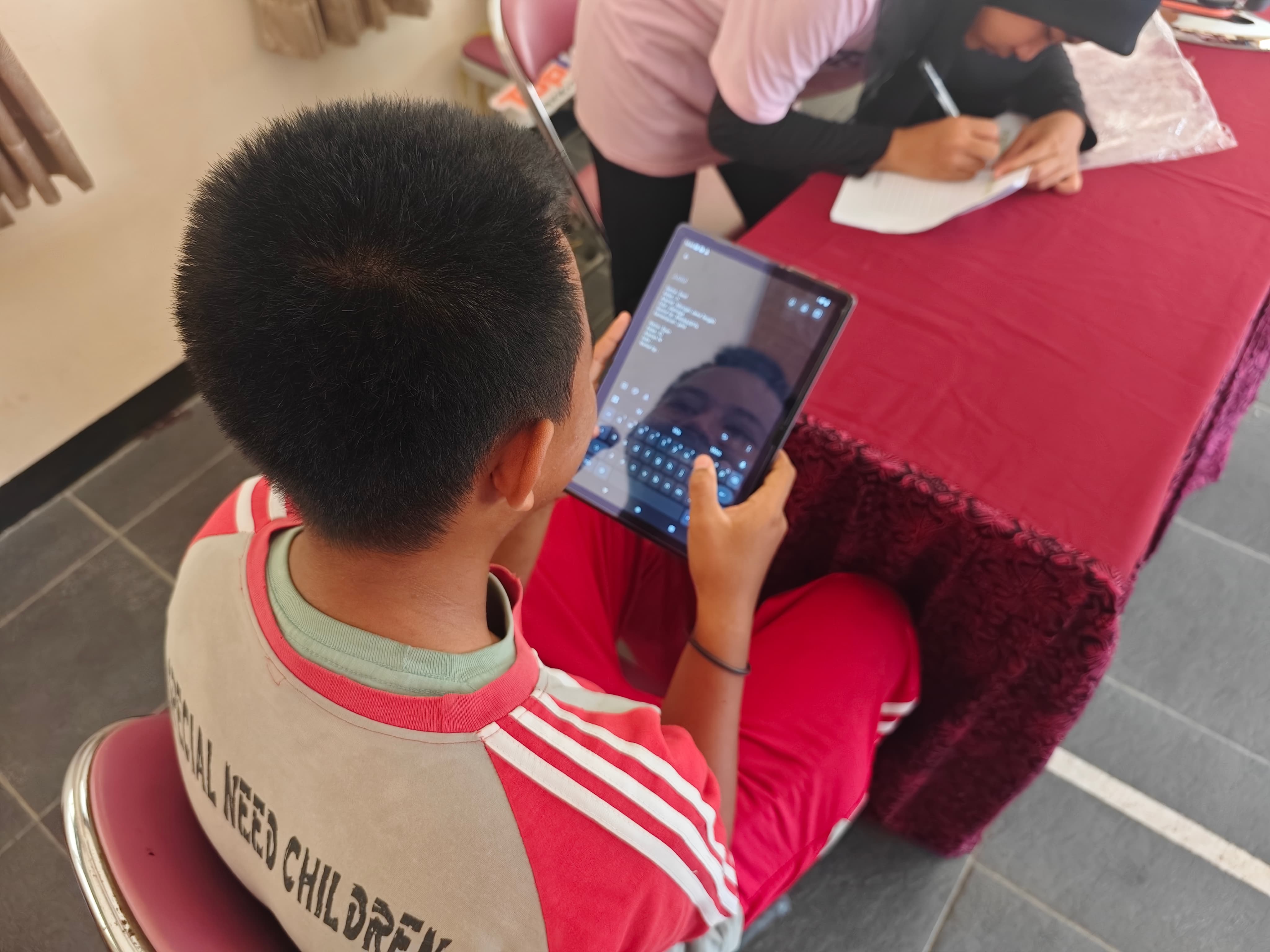 Universitas Stekom adakan Tes Kecakapan Laundry bagi Siswa Disabilitas Di SLB Negeri Wonogiri
