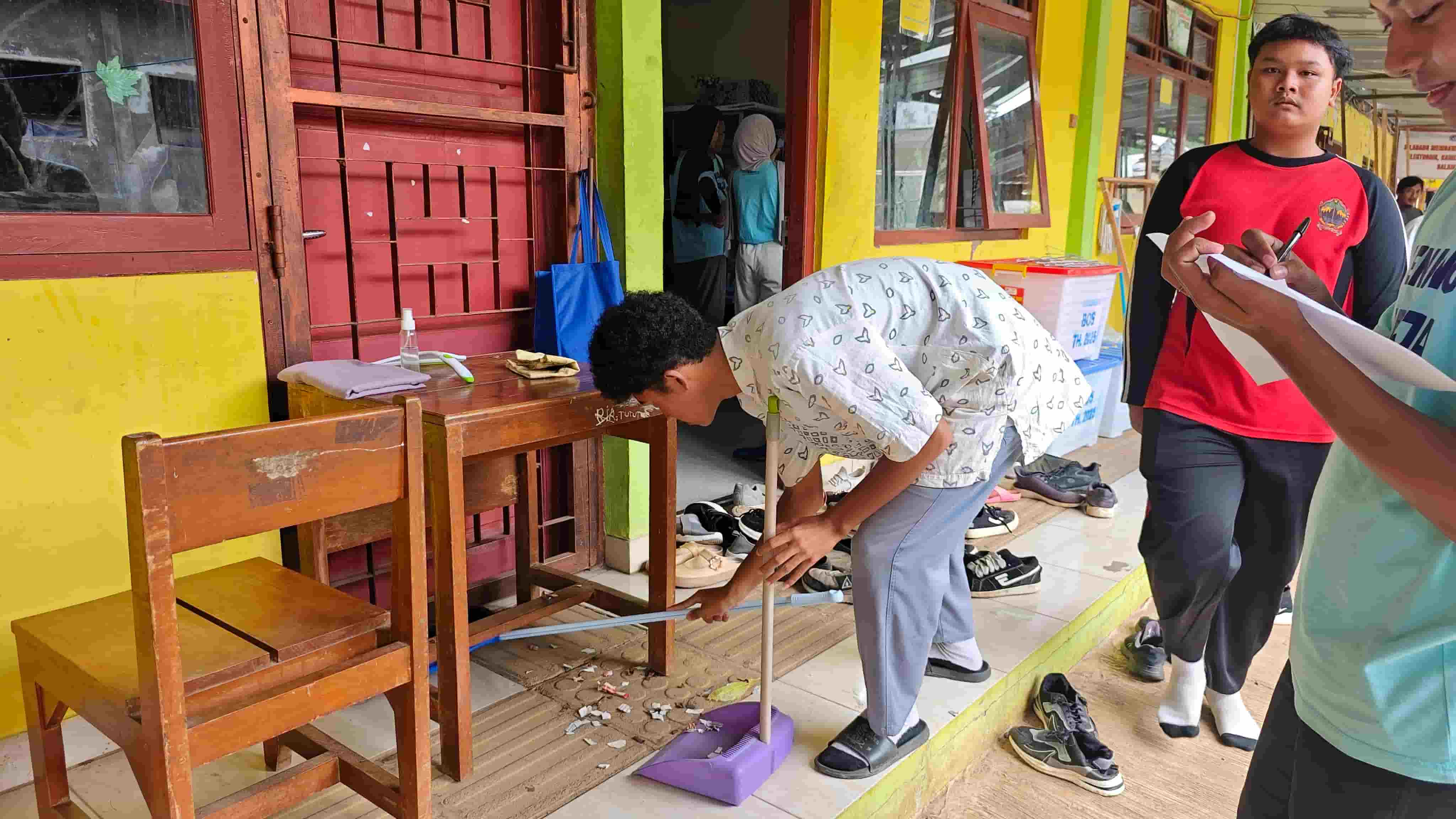 Universitas Stekom Latih Keterampilan Housekeeping untuk Siswa Tuna Grahita dan Tuna Rungu SLB Negeri Batang