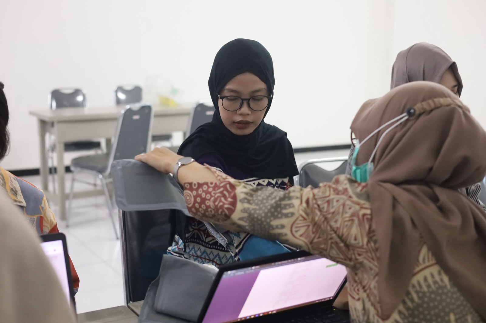 Universitas STEKOM dan Puskesmas Plamongan Sari Semarang Laksanakan Pemeriksaan Kesehatan Gratis bagi Civitas Akademika